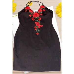 Tight black dress and roses